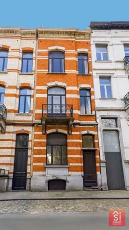 Herenhuis te renoveren Elsene Ukkel 214m²