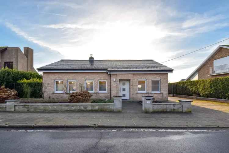 Te koop bungalow in Middelkerke met prachtige tuin en moderne keuken