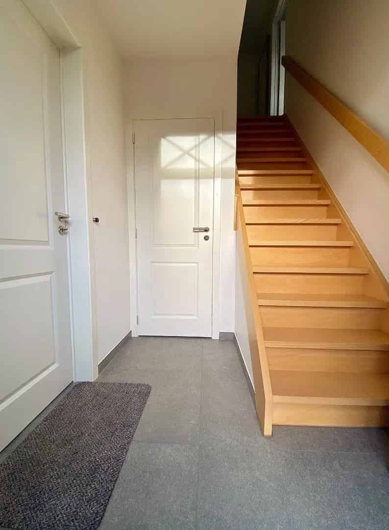 Halfopen woning met tuin garage en tuinhuis
