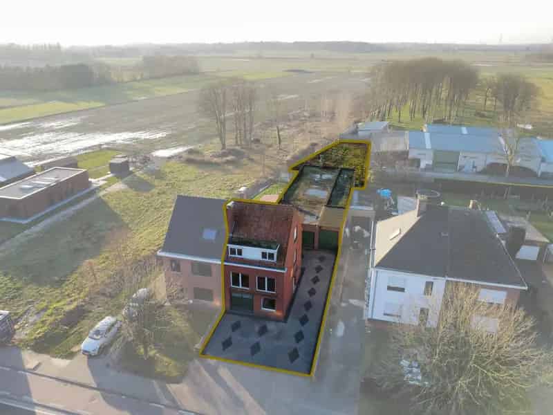 Kantoor en Bedrijfsloods te Koop in Eeklo