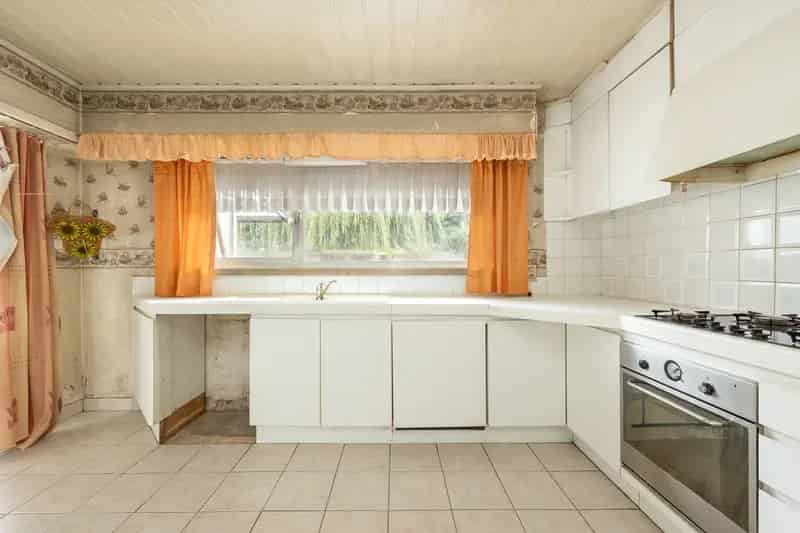 Ruime gezinswoning te renoveren 1224m² met magazijn
