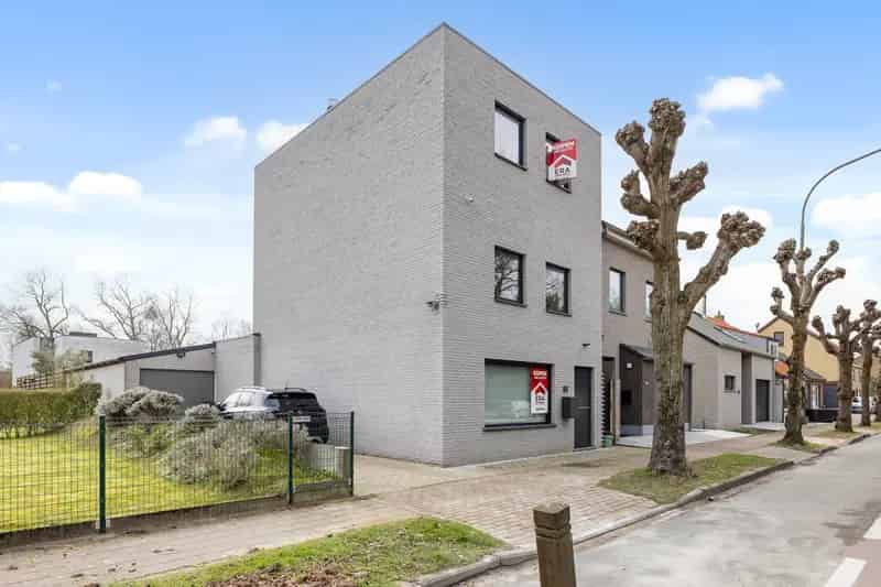 Ruime Gerenoveerde Woning te De Panne - Instapklaar