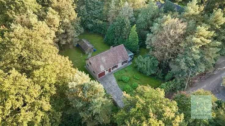 Huis Te Koop Keerbergen: Op te frissen woning met grote tuin en garage