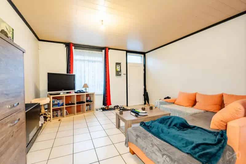 Huis te Koop Nabij R3 met Tuin en Berging