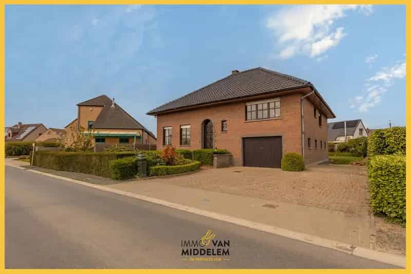 GROTE KARAKTERVOLLE WONING MET GARAGE EN TUIN