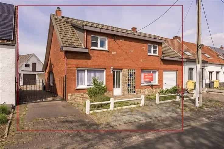 Huis Te Koop Ruime woning te renoveren 942m2 3 slaapkamers