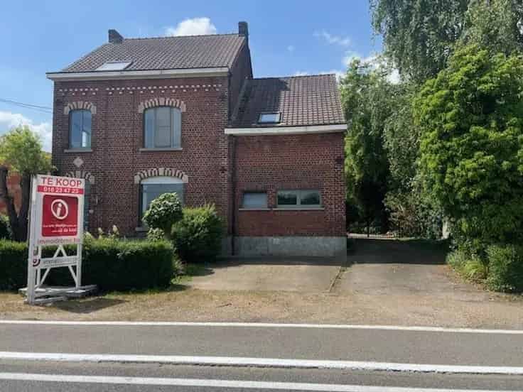 Herenhuis Te Koop - Landelijke woning met 5 slaapkamers en veel mogelijkheden