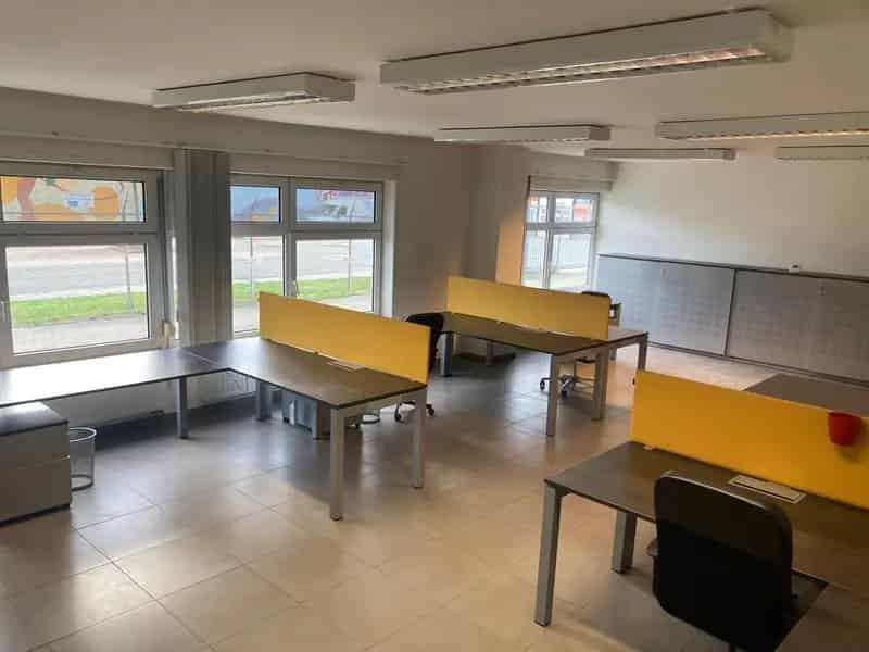 Bedrijfsgebouw met Kantoren te Huur Houthalen