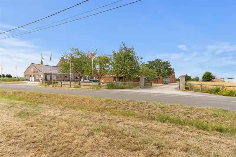 Huis te huur: Bloeiende B&B met bijgebouwen