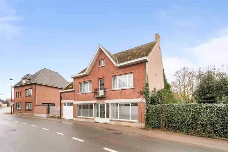 Te renoveren burgerwoning met bijgebouw 668m²
