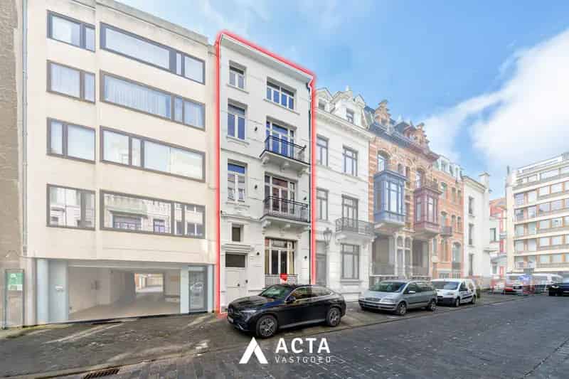 Herenwoning met 4 Appartementen te koop Oostende