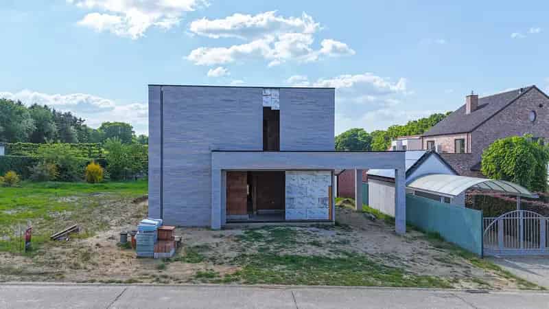 Prachtige nieuwbouw woning in casco toestand in Lummen!