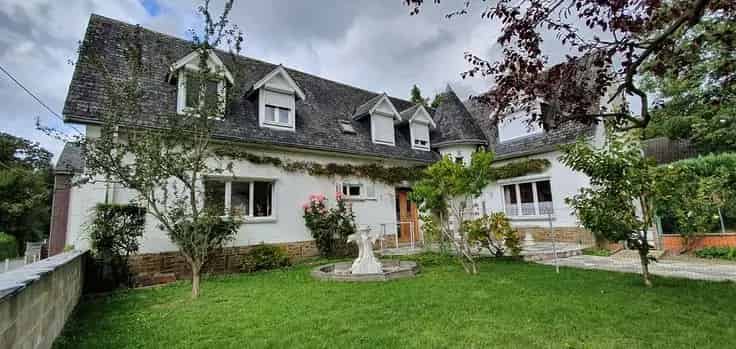 Villa Te Koop met Garage Tuin en Kantoor