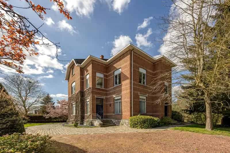 Unieke herenwoning met veel potentieel