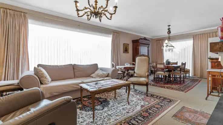 Villa te Koop Linden Ruim Perceel 3 Slaapkamers 2 Garages
