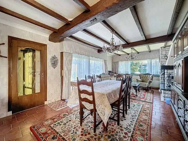 Huis Te Koop Houwaart: 3 slaapkamers, 2 garages, 44 are