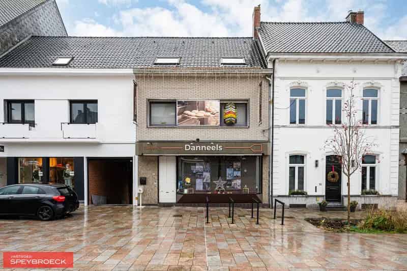 Huis te huur Gavere: Winkelruimte met woning