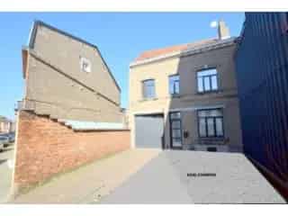 Garagebox te huur Evere 60m2 zolder ruimte automatische poort