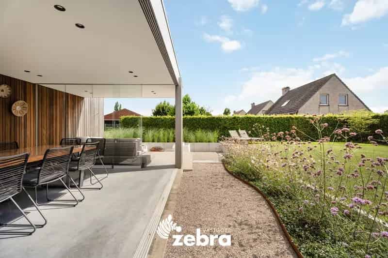 Huis te koop Oostrozebeke: Instapklare villa met zwembadhuis