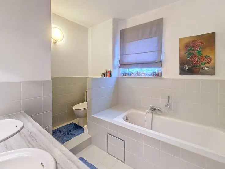 Huis Te Koop: Gelijkvloers 3 slaapkamers, tuin, nabij scholen