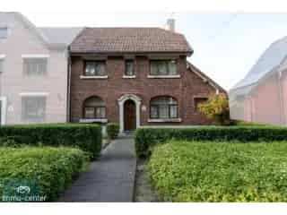Huis te koop Genk Waterschei - Ruime gezinswoning met 3 slaapkamers en 2 garages
