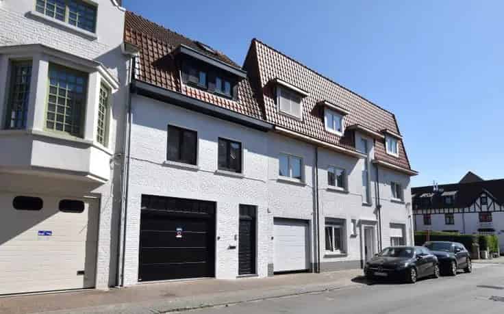 Luxueuze gerenoveerde woning te Knokke met 3 slaapkamers en garage