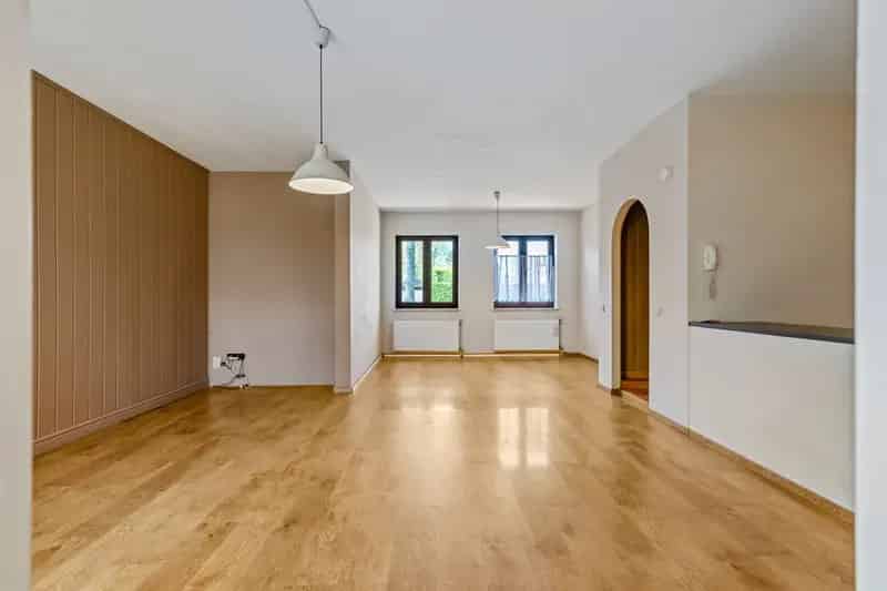 Ruim gelijkvloers appartement Mortsel met tuin en autostaanplaats