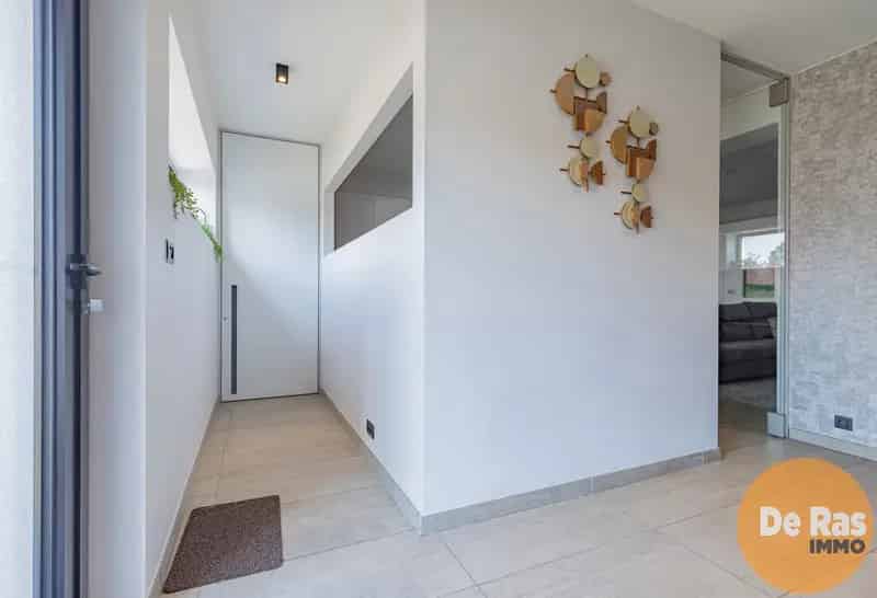Gerenoveerde Halfopen Woning met Loods te Erpe