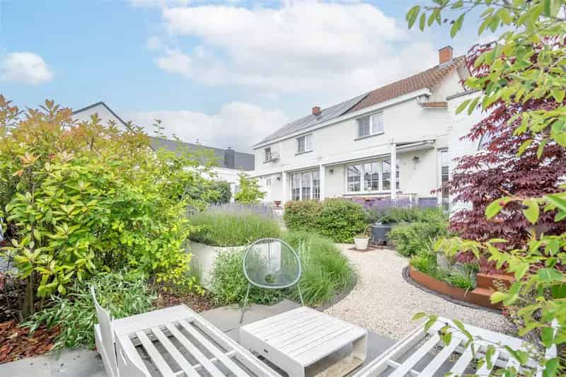 Gerenoveerde Charme Woning te Duisburg 194m²
