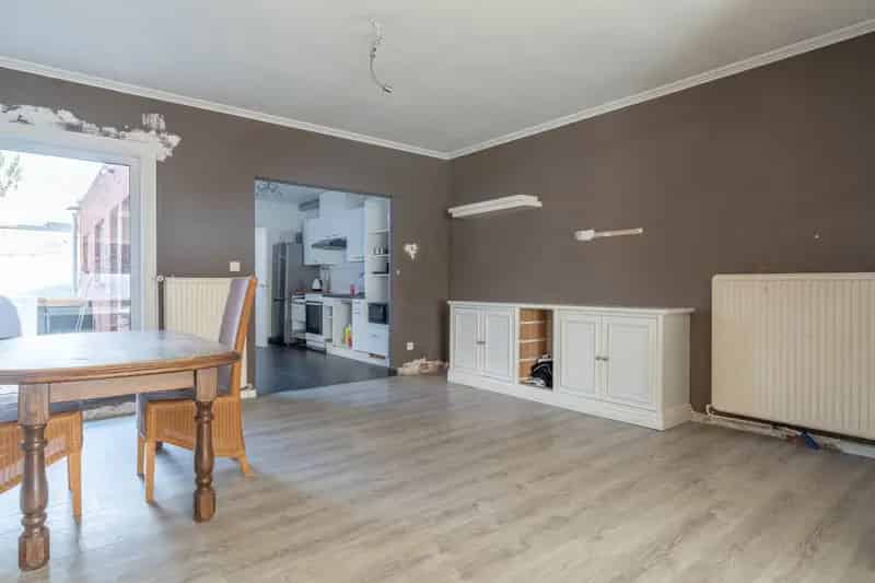 Te Koop Frisse woning 3 slaapkamers gezellige tuin