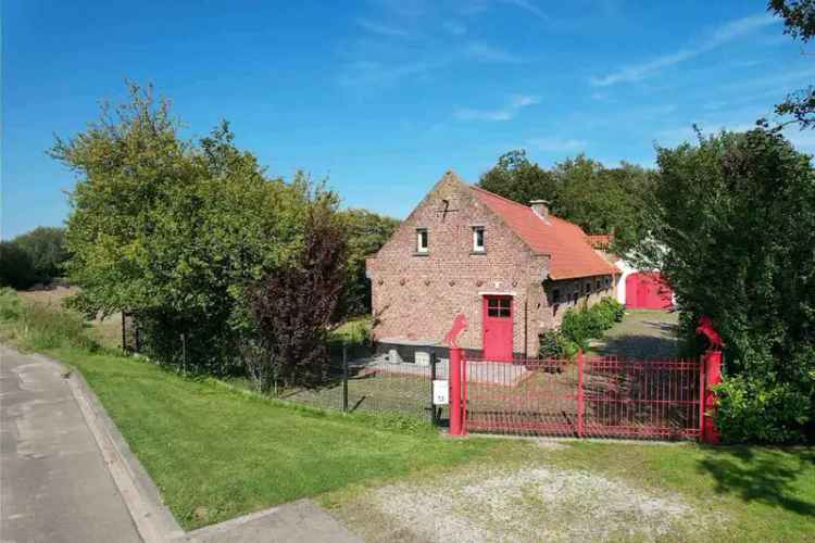 Charmante te renoveren hoeve op 11.690m² met unieke ligging!