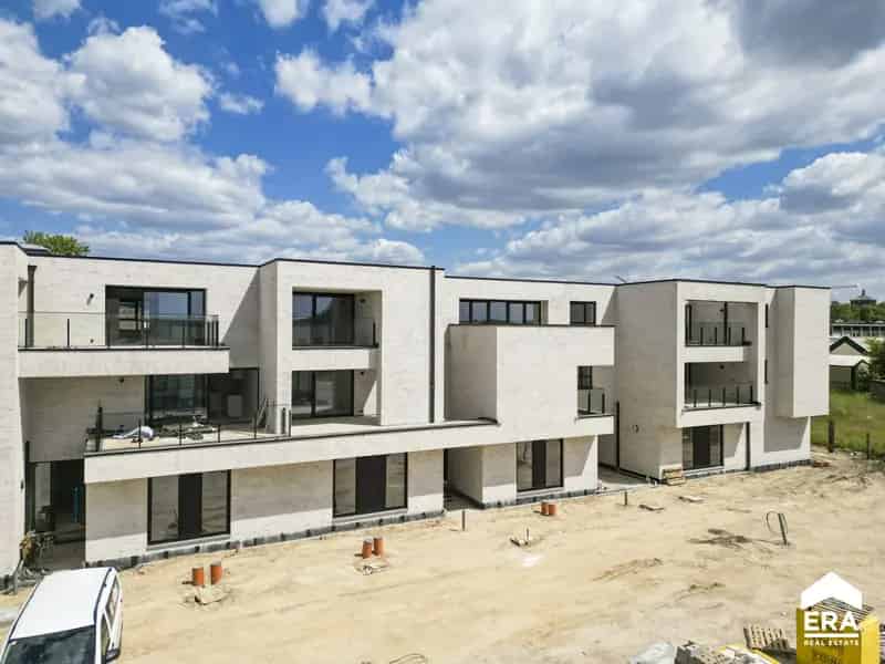 Appartement te koop Lommel: 3 slaapkamers, terras, parkzicht