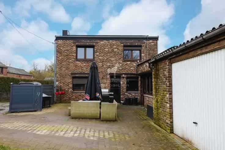 Huis te Koop Jumet - 2 slaapkamers - Tuin - Bijgebouw