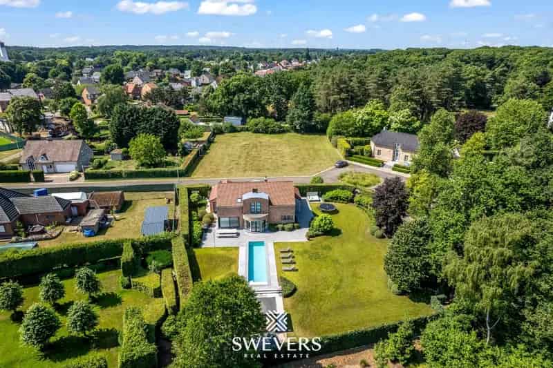 Ruime luxueuze villa met zwembad op prachtig perceel in residentiële wijk Kayenberg