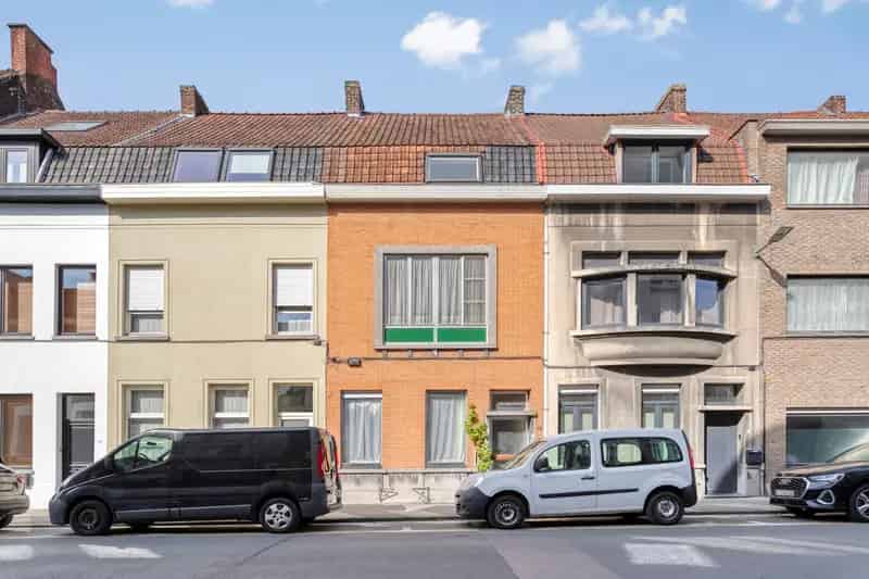 Goedgelegen woning met 4 slaapkamers