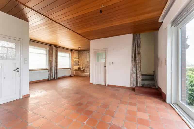 Te renoveren woning Werken 3 slaapkamers 639m²