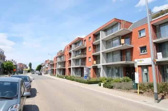 432m² Kantoorruimte met Parking te Huur