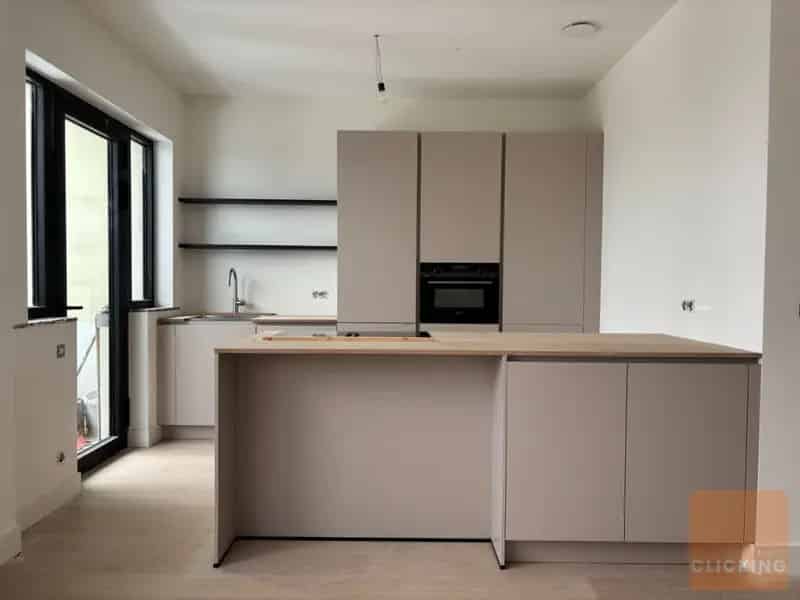 Gerenoveerde woning 3 slaapkamers parking tuin