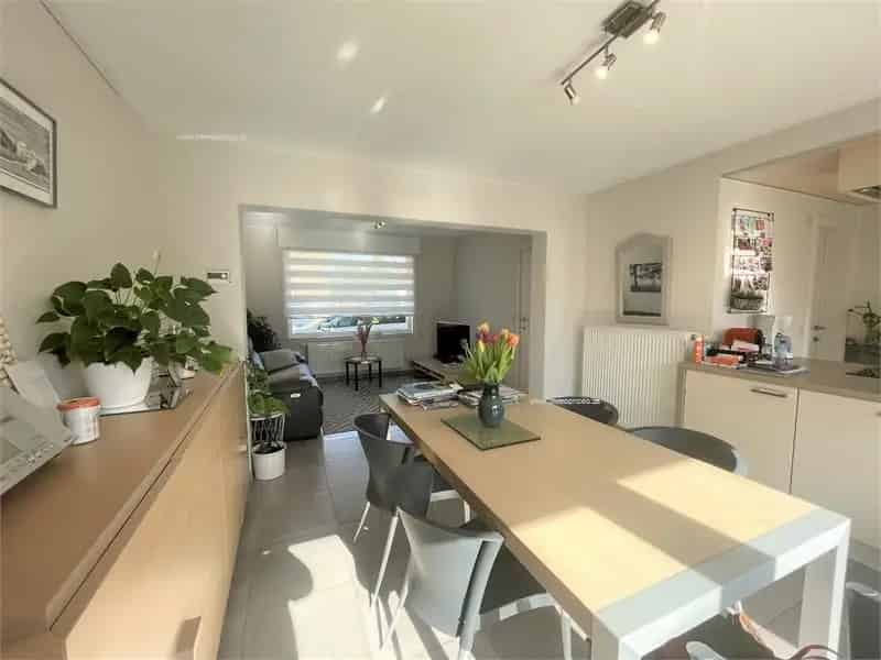 Te Huur: Vernieuwde woning 3 slaapkamers Roeselare