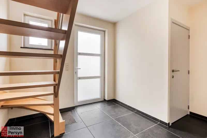 Ruime gezinswoning met garage, tuin en 3 slaapkamers in Houwaart