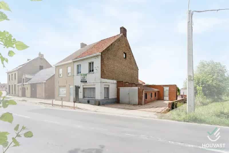 Huis te koop Esen: Te renoveren halfopen bebouwing
