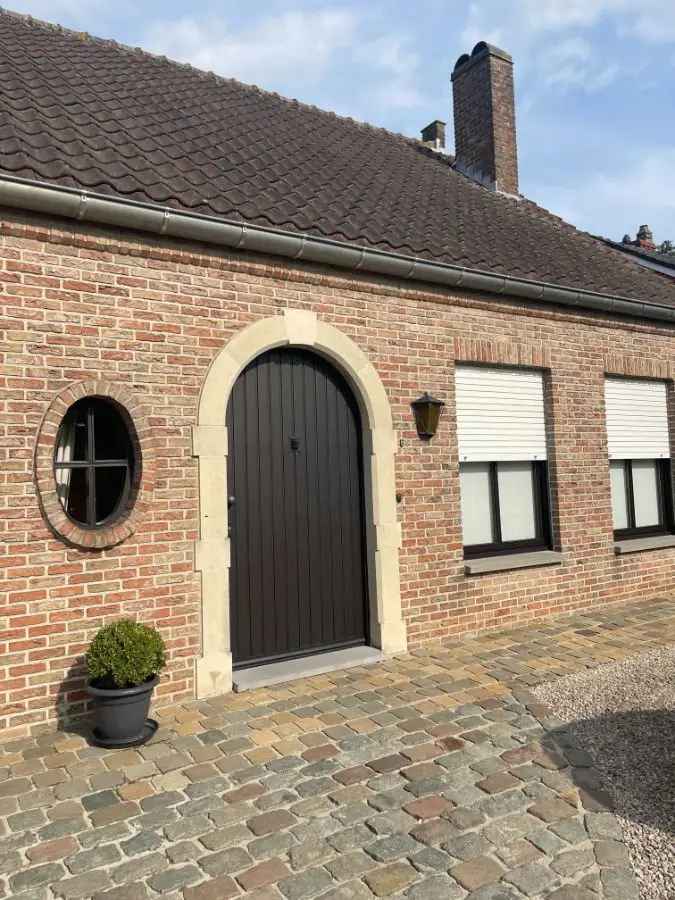 Alleenstaande 2-slaapkamer ééngezinswoning met grote tuin