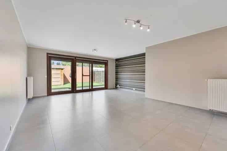 Huis Te Koop Menen: Instapklare woning met 2 garages