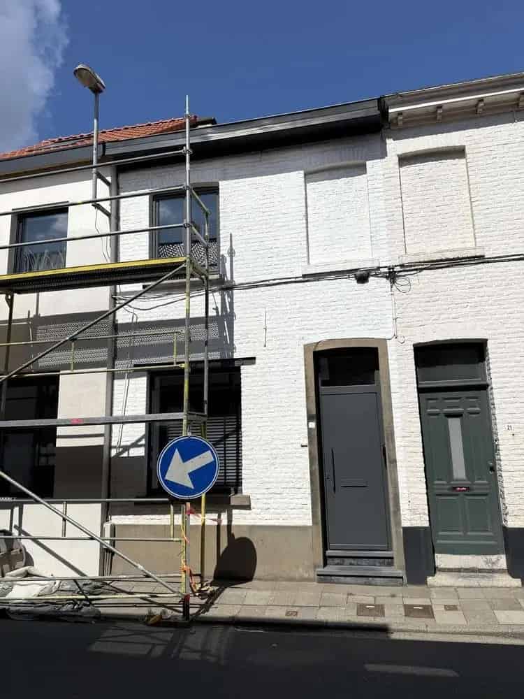 Recent gerenoveerd gemeubeld rijhuis met tuin