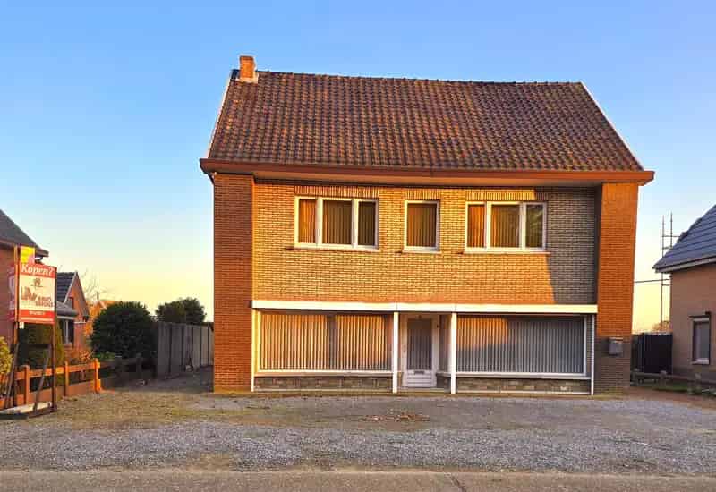 Huis te koop Lummen: Ruime woning met winkel of extra living