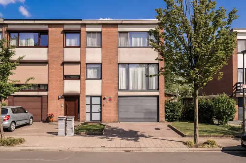 Huis te koop Hobokense Polders: Instapklare Bel-etage met Tuin