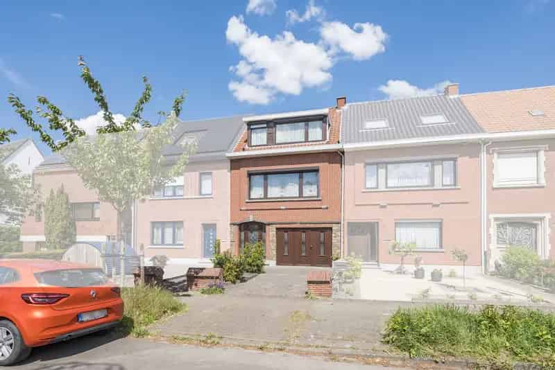 Huis te koop in Zwijndrecht: ideale gezinswoning of kangoeroewoning