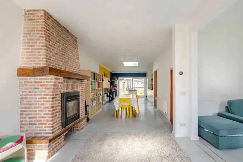 5 Slaapkamers 2 Badkamers Ruim Magazijn
