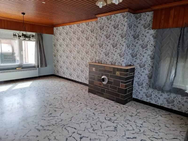 Huis te Koop: Gezellige woning met 3 slaapkamers en garage