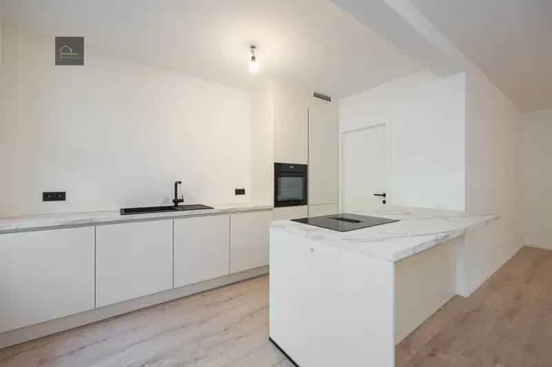 Gerenoveerd Appartement te Koop in Mortsel